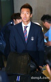 [동아포토]대표팀 귀국 김신욱 ‘멀리서도 눈에 띄는 장신’