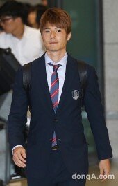 [동아포토]‘대표팀 귀국’ 기성용, 초췌해진 얼굴