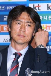 [동아포토]홍명보 감독 ‘여전한 비단 머릿결’