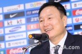 [동아포토]허정무 부회장 “홍명보 감독 유임하겠다”