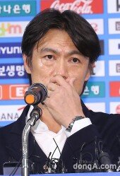 [동아포토]홍명보 감독 사퇴 ‘죄송한 마음 뿐’