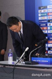 [동아포토]허정무 부회장 ‘책임 통감하며 사퇴’