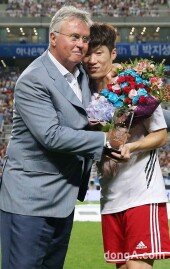 [동아포토]‘K리그 올스타전’ 거스 히딩크-박지성, 찐한 포옹