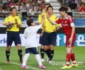 [동아포토]박지성, 꿈과 희망의 하이 파이브