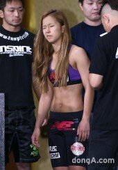 [동아포토]송가연 ‘1차 계체실패? 옷 무게 때문에~’