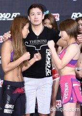 [동아포토]송가연-에미 야마모토 ‘주먹보다 강렬한 눈빛’