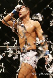 [동아포토]‘로드FC’ 라이트급 새 챔피언 권아솔