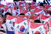 [동아포토]인천AG 한국선수단 ‘높이 든 태극기!’