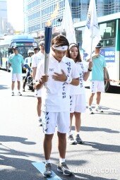 [동아포토]제국의아이들 동준 ‘무대 위 보다 긴장돼~’