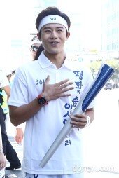 [동아포토]동준 ‘성화 봉송 주자 너무 긴장되네요~’