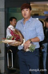 [동아포토]류현진 ‘꽃을 든 코리안몬스터’