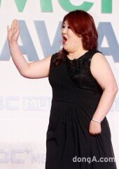 [동아포토]‘멜론뮤직어워드’ 이국주 “타쿠야 반가워~”