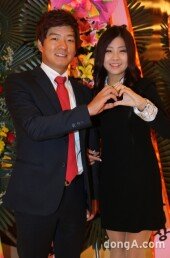 [동아포토]골프 선남선녀 커플 김승혁-양수진 “우리 잘 어울려요?”