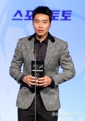 [동아포토]이동국 “김병지 형은 지팡이 짚을때까지 뛰어야”