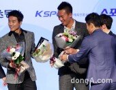 [동아포토]‘동아스포츠대상’ 3관왕 이동국, 인기도 대상감~