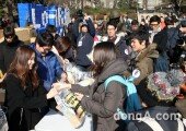 [동아포토]손연재, 연세대에서 무료 간식 나눠드려요