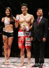 [동아포토]격투기 해설위원 김대환 ‘로드FC’ 데뷔전 TKO승