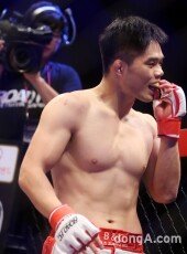 [동아포토]‘로드FC’ 김대환 데뷔전 ‘TKO승’