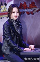 [동아포토]남규리 ‘철권여신다운 손’