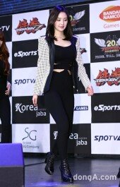 [동아포토]달샤벳 우희 ‘전신 타이즈 의상으로 드러난 볼륨감’