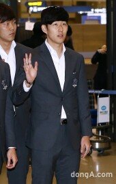 [동아포토]손흥민 ‘엿이 날아오진 않겠지?’