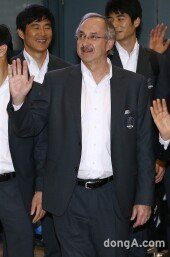 [동아포토]슈틸리케 감독 ‘환한 미소로 금의환향!’