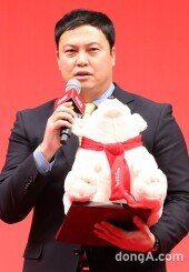 [동아포토]이운재코치 “이광종 감독 쾌유 바란다”