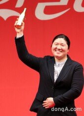 [동아포토]장미란 “내게 너무 가벼운 콜라”