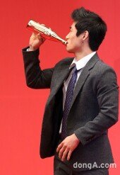 [동아포토]양학선, 콜라는 원샷으로~