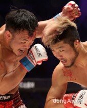 [동아포토]‘로드FC’ 권아솔-이광희 난타전