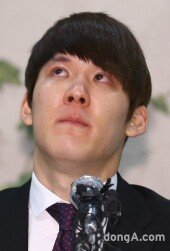 [동아포토]박태환 기자회견 ‘처음보인 눈물’