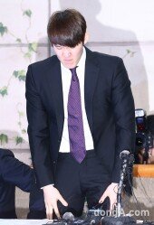 [동아포토]박태환 기자회견 ‘괴로운 시간’