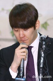 [동아포토]박태환 기자회견 ‘눈물을 삼키며’