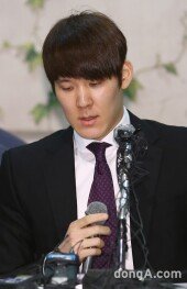 [동아포토]박태환 ‘가슴에서 차오르는 착잡함’