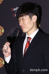 [동아포토]박지성 ‘와인마시러 날아온 남자~’