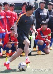 [동아포토]안정환 축구 스킬.. '나이키풋볼 스쿨 챌린지'에서 만나요