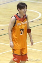 [동아포토]이특 ‘코트 위의 꽃미소~’