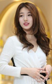 [동아포토]수지, 청순 안의 섹시.. 시선 강탈하는 레드립