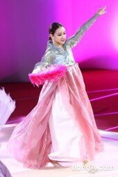 [동아포토]손연재 ‘아리랑에 어우러진 아름다운 연기’