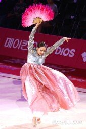 [동아포토]손연재 ‘아리랑에 맞춰 날아올라’