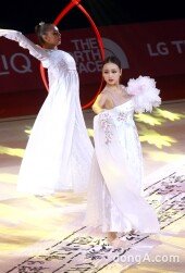 [동아포토]손연재 ‘솔다토바-마문 선수와 한국의 한 표현’