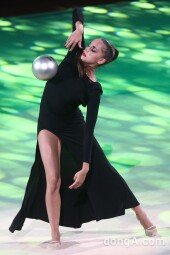 [동아포토]마르가리타 마문 ‘볼과 하나가 된 연기’