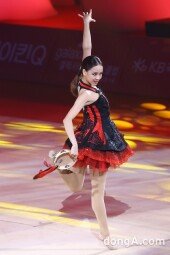 [동아포토]손연재 ‘탬버린 고수’