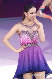 [동아포토]손연재 ‘사랑스런 키스~’