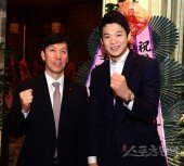 [포토] '동아스포츠대상' 남자배구 한국전력 신영철 감독과 서재덕