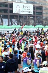 [동아포토]봄을 알리는 ‘2016 서울국제마라톤’