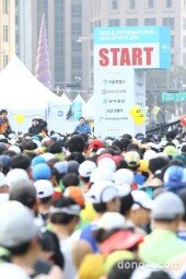 [동아포토]2016 서울국제마라톤 ‘자! 시작이다!’