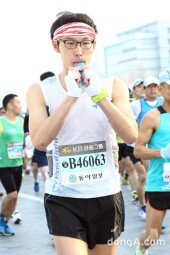 [동아포토]2016 서울국제마라톤 ‘지치면 안돼!’
