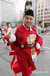 [동아포토]"임금님 납시오"