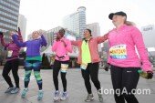 [동아포토]'서울국제마라톤' 준비 운동 '꼼꼼'